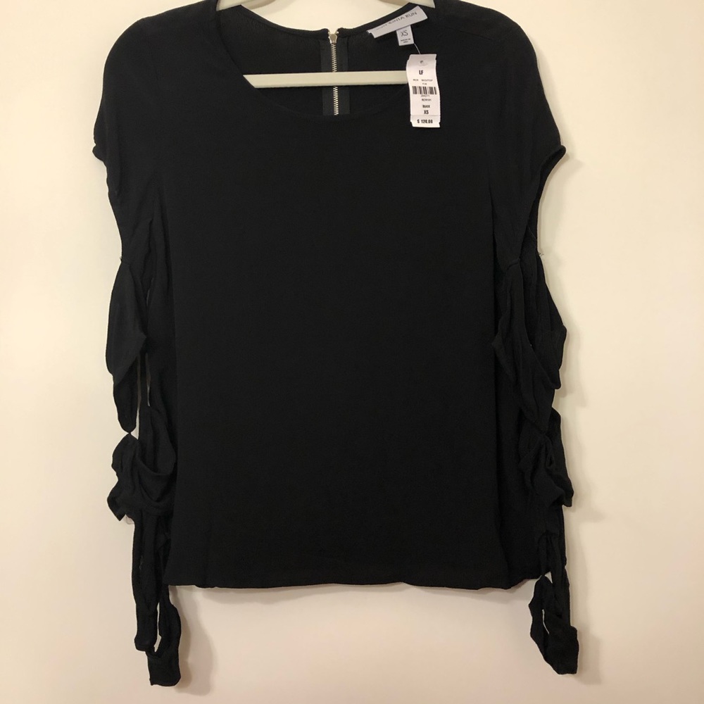 Run Cinta Run black top with long cutout sleeves
